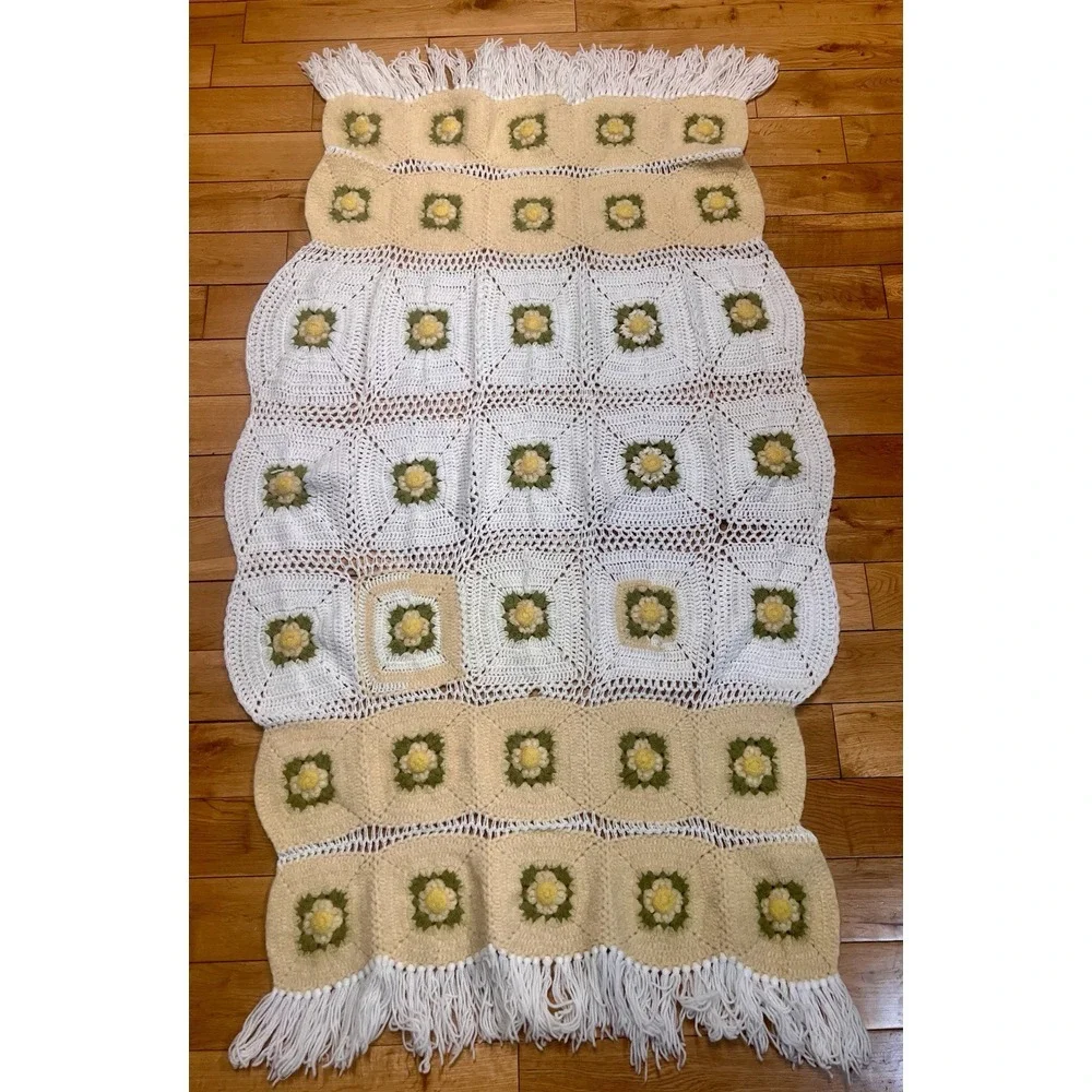 Vtg Handmade Crocheted Throw Blanket‎ Granny Square Yellow Flowers 59